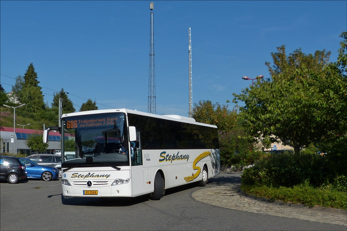 VS 3064, Mercedes Benz Intouro von Autobus Stehany, kommt beim Bahnhof in Troisvierges an.  August 2018