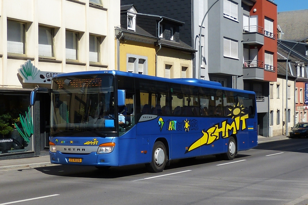 VS 4026, Setra S 415 UL von Voyages Schmit, in den Straßen der Stadt Luxemburg aufgenommen am  01.09.2016.