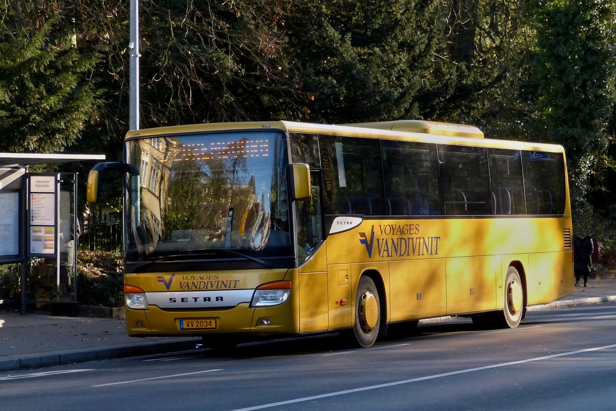 VV 2034,  Setra S 415 UL, des Busuntenehmens Vandivinit, unterwegs in den Sraßen der Stadt Luxemburg.  02.12.2013