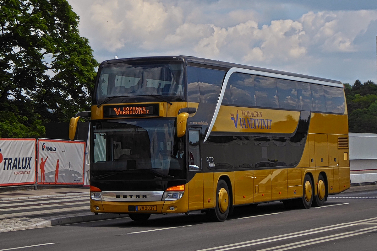 VV 2037, Setra S 431 DT von Vandivinit, aufgenommen in der Stadt Luxemburg. 29.05.2019

