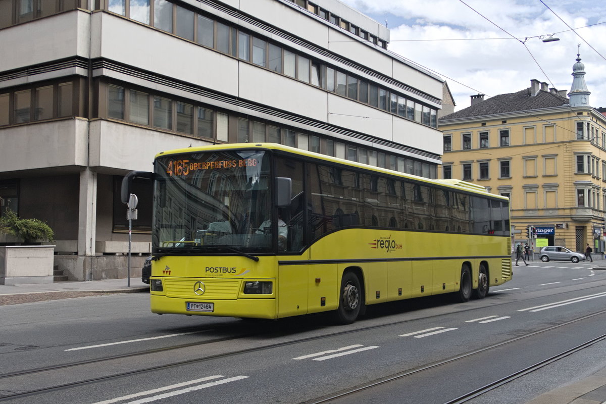 VVT Linie 4165 (Postbus PT-12464) in der Bürgerstraße in Innsbruck. Aufgenommen 10.5.2019.