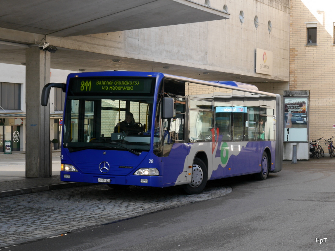 VZO - Mercedes Citaro Nr.28 ZH 584628 bei den Haltestellen beim Bahnhof Uster am 28.02.2015