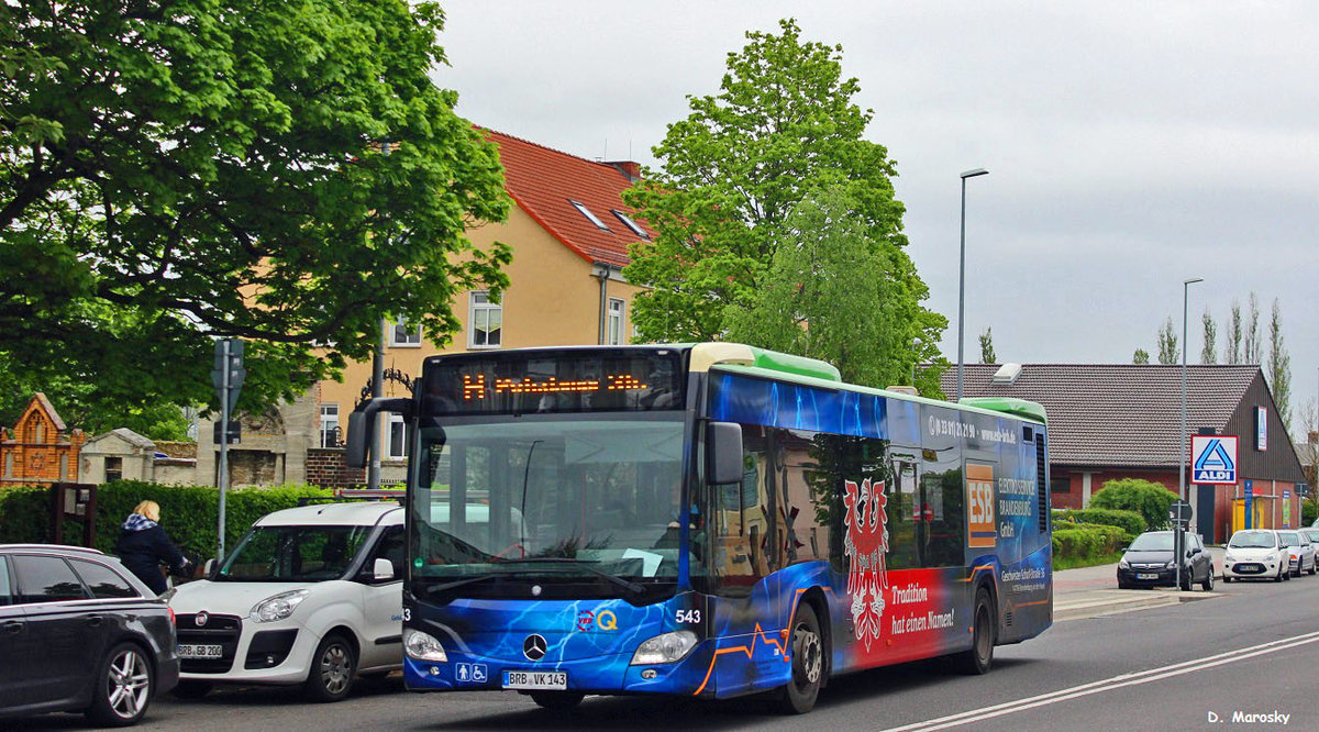 Wagen 543 der VBBr in Brandenburg, Geschwister Schollstraße - Der Wagen wurde mit Überlandausstattung beschaffen mit dem Gedanken den Wagen für den SV63 ein zu setzen. Man kam aber vorher nicht drauf dass die Stadttüren bei zu vielen km/h anfangen zu pfeifen. So wird Wagen 539 (Citaro I) von den VBBr auch für die Handballmannschaft weiterhin benötigt. 08.05.2017