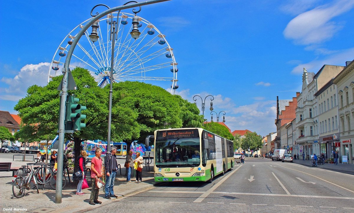 Wagen 594 der VBBr (ein Citaro Facelift G) am Neustädtischen Markt. Die VBBr beschaffte diesen Wagen im Jahre 2007. Bei den Verkehrsbetrieben Brandenburg an der Havel sind nur zwei solcher Fahrzeuge im Einsatz. 25.06.2015