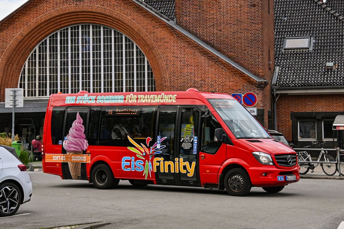 Wagen Nr. 100 der L�beck-Travem�nder Verkehrsgesellschaft mbH (LVG) fuhr am 15.09.2026 als Linie 38 nach Dreebl�cken.
Hier am L�beck-Travem�nder Strandbahnhof.

Fahrzeugbesitzer: L�beck-Travem�nder Verkehrsgesellschaft mbH (LVG)
Fahrzeugnutzer: L�beck-Travem�nder Verkehrsgesellschaft mbH (LVG)
Modell: (EvoBus) Mercedes Benz Sprinter City 65
Baujahr: 2014
Kennzeichen: HL-LV 1100
Werbung: Eisfinity