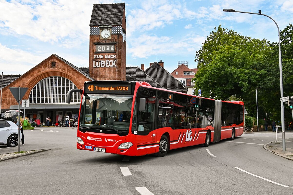 Wagen Nr. 303 der L�beck-Travem�nder Verkehrsgesellschaft mbH (LVG) fuhr am 15.09.2026 als Linie 40 nach Timmendorf/ZOB.
Hier am L�beck-Travem�nder Strandbahnhof.

Fahrzeugbesitzer: L�beck-Travem�nder Verkehrsgesellschaft mbH (LVG)
Fahrzeugnutzer: L�beck-Travem�nder Verkehrsgesellschaft mbH (LVG)
Modell: (EvoBus) Mercedes Benz O 530 G C2
Baujahr: 2019
Kennzeichen: HL-LV 1303
Werbung: -