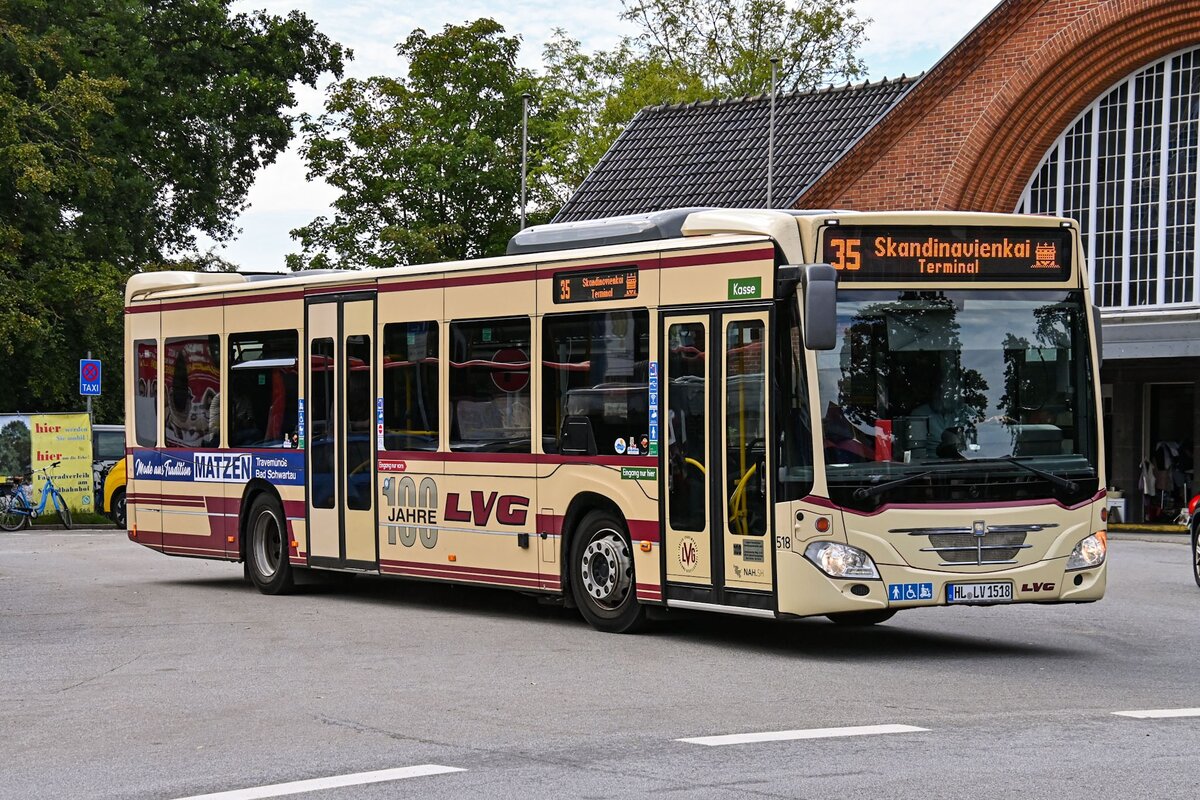 Wagen Nr. 518 der L�beck-Travem�nder Verkehrsgesellschaft mbH (LVG) fuhr am 15.09.2026 als Linie 35 zum Skandinavienkai/ Terminal.
Hier am L�beck-Travem�nder Strandbahnhof.

Fahrzeugbesitzer: L�beck-Travem�nder Verkehrsgesellschaft mbH (LVG)
Fahrzeugnutzer: L�beck-Travem�nder Verkehrsgesellschaft mbH (LVG)
Modell: (EvoBus) Mercedes Benz O 530 C2
Baujahr: 2020
Kennzeichen: HL-LV 1518
Werbung: 100 Jahre LVG