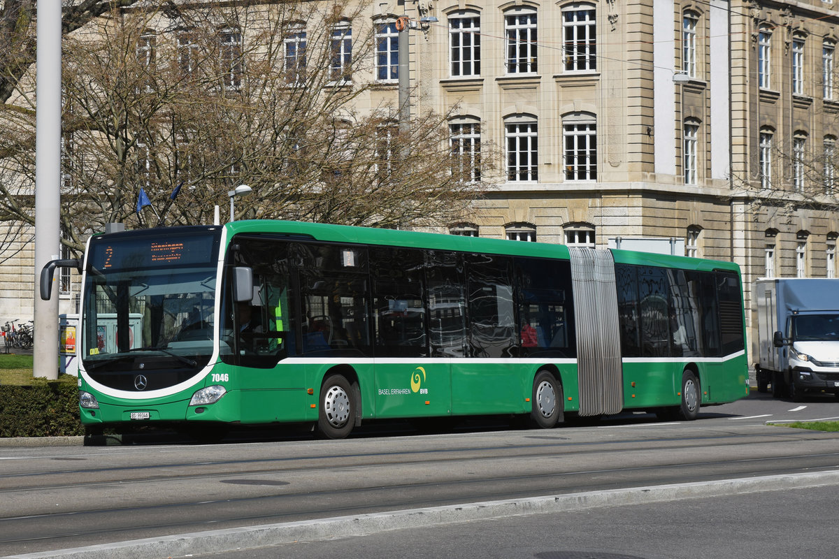 Wegen Bauarbeiten am Bahnhof SBB werden diverse Linien umgeleitet oder verlängert. Die Linie 2 wird vollständig mit Bussen betrieben. Hier fährt der Mercedes Citaro 7046 zur Haltestelle Markthalle. Die Aufnahme stammt vom 28.03.2019.