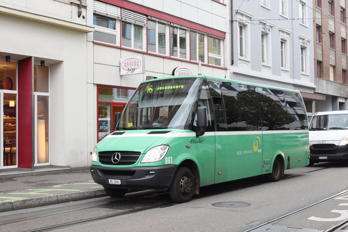 Wegen einer Baustelle im Gundeli kann die Linie 16 nicht aufs Bruderholz fahren. Hier bedient der Mercedes City Star 861 die Haltestelle Heiliggeistkirche. Die Aufnahme stammt vom 07.10.2019.