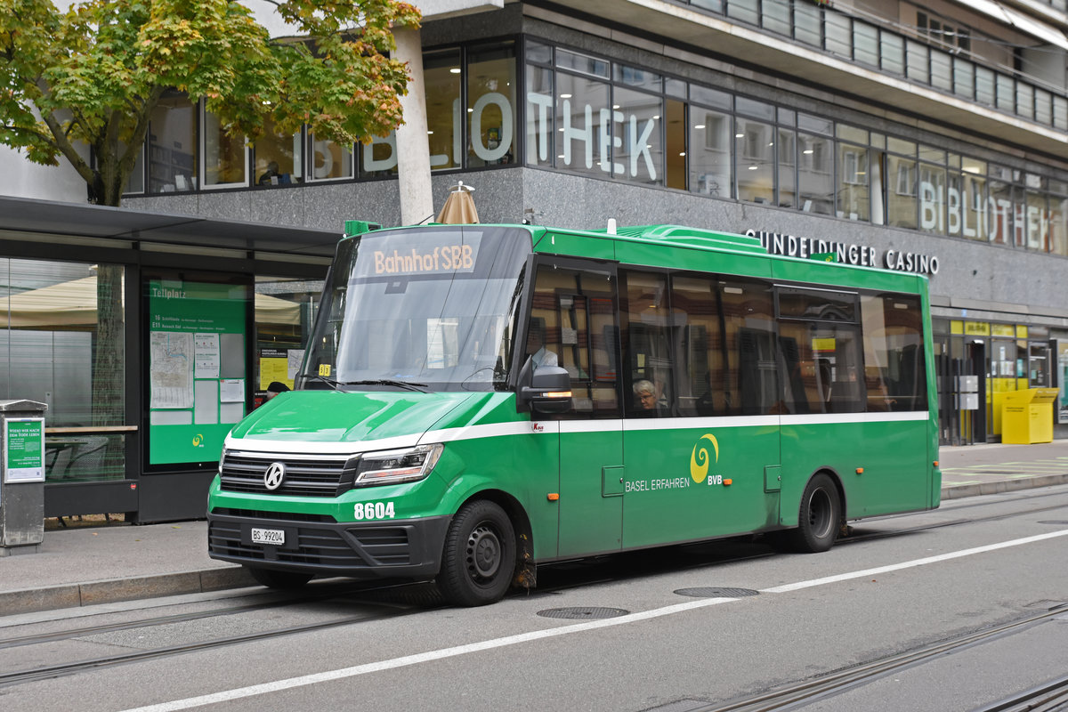 Wegen einer Baustelle im Gundeli kann die Linie 16 nicht aufs Bruderholz fahren. Hier bedient der K Bus 8604 die Haltestelle Tellplatz. Die Aufnahme stammt vom 07.10.2019.