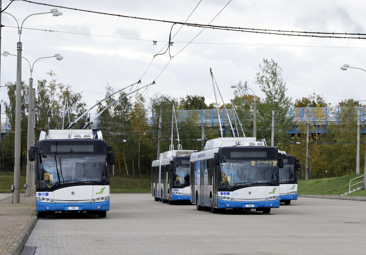 Weitere abgestellte  Busse auf dem Betriebshof, öffentlich zugängig, da man hier, an der
Stanice CNG - Dopravní podnik měst Chomutova a Jirkova tanken kann.
28.10.2023 14:45 Uhr.