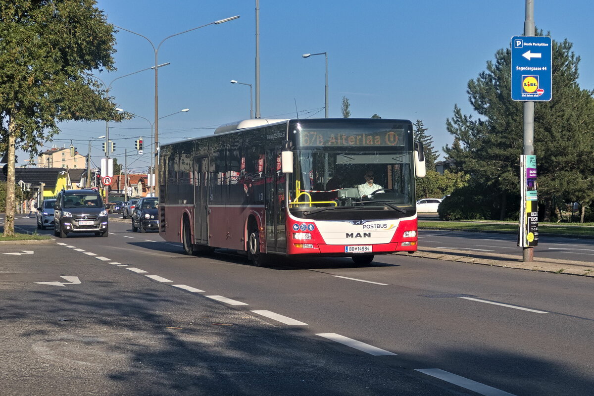 Wien: MAN Lion's City von Postbus (BD-14984) als Linie 67B in der Anton-Baumgartner-Straße. Aufgenommen 23.9.2022.