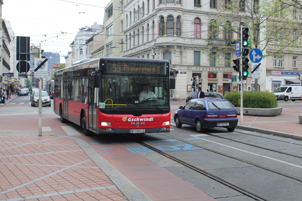 Wien Verkehrsbetriebe Gschwindl Buslinie 5B (MAN) Wallensteinplatz am 2. Mai 2015.
