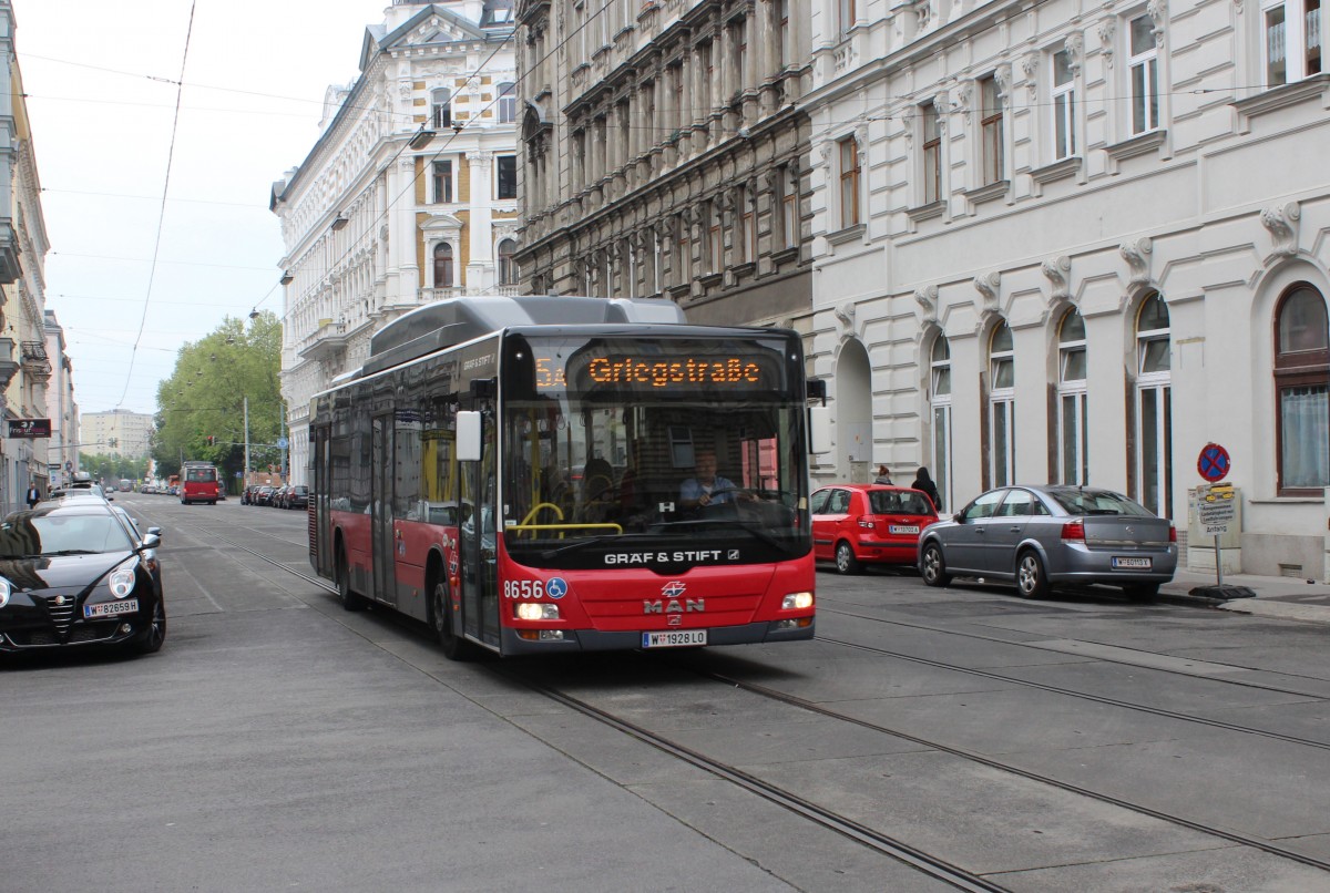 Wien Wiener Linien Buslinie 5A (MAN/Gräf&Stift NL 273 T3 8656) Rauscherstraße / Bäuerlegasse am 2. Mai 2015.