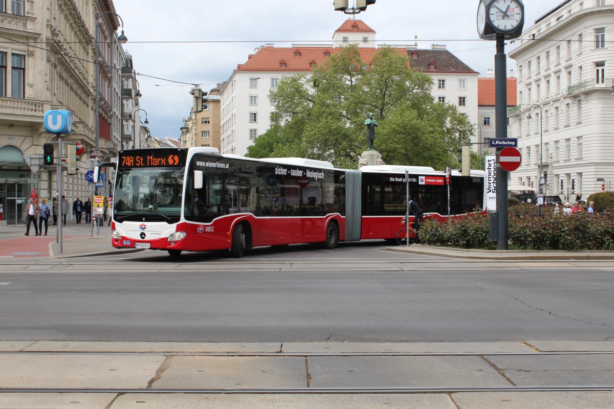 Wien WL Buslinie 74A (Mercedes Benz Citaro 8802) Stubentor / Parkring / Dr.-Karl-Lueger-Platz am 1. Mai 2015.