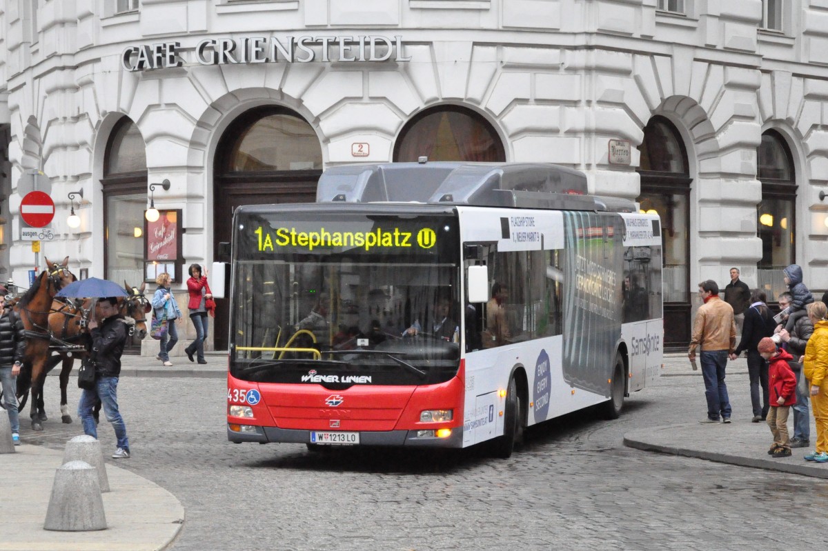 Wiener Linien, Wien. MAN Lion's City CNG (Nr.8435) in Wien, Michaelerplatz. (19.4.2014)