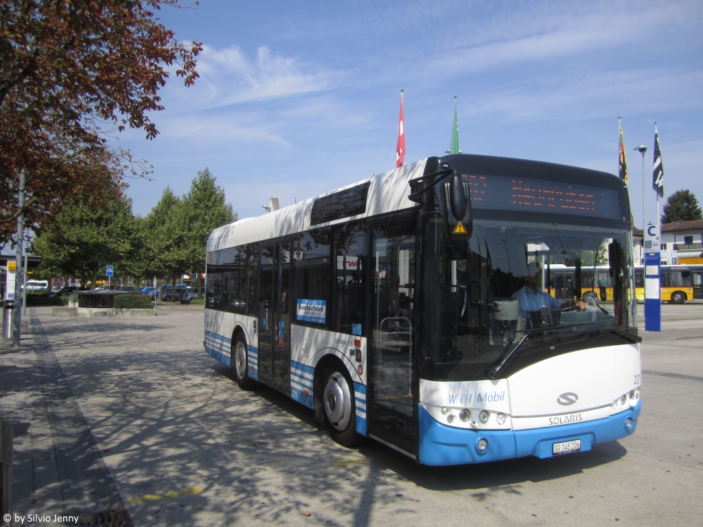 WilMobil Nr. 221 (Solaris Urbino 8.6) am 6.8.2018 beim Bhf. Wil SG