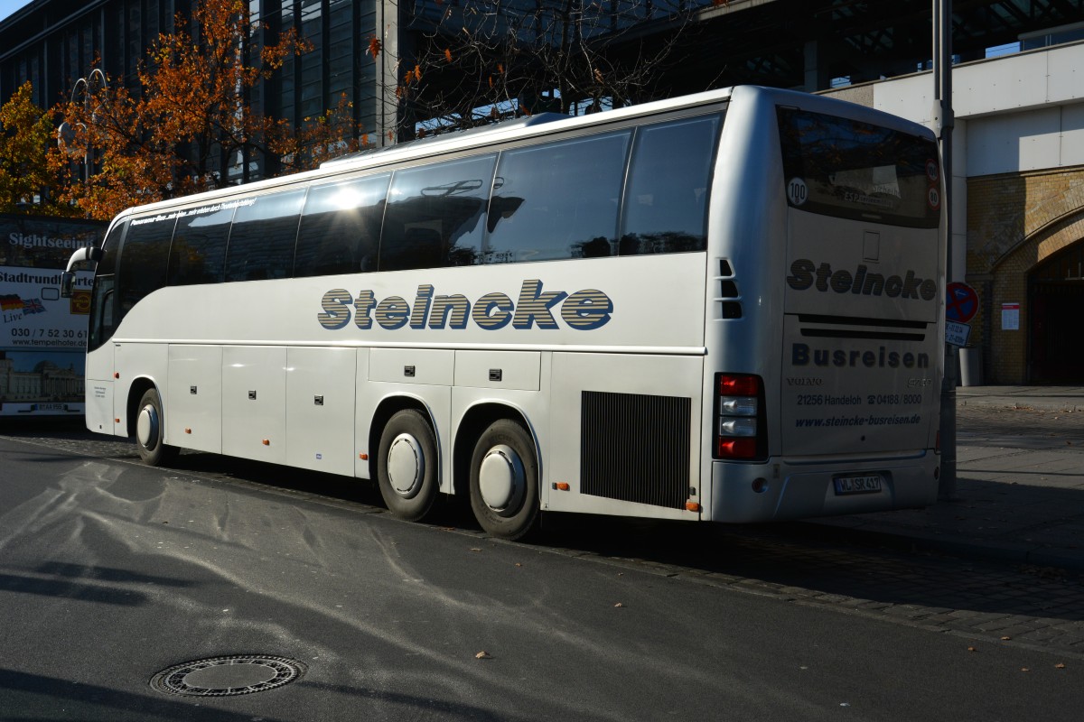 WL-SR 417 (Volvo 9700) steht am Zoologischen Garten in Berlin. Aufgenommen am 08.11.2014.
