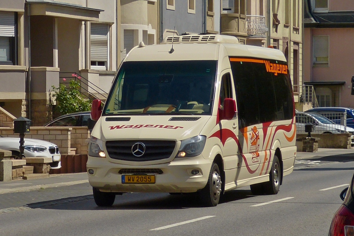 WV 2055, Mercedes Benz Sprinter, von Voyages Wagener, aufgenommen in den Straßen von Ettelbrück. 07.2022
