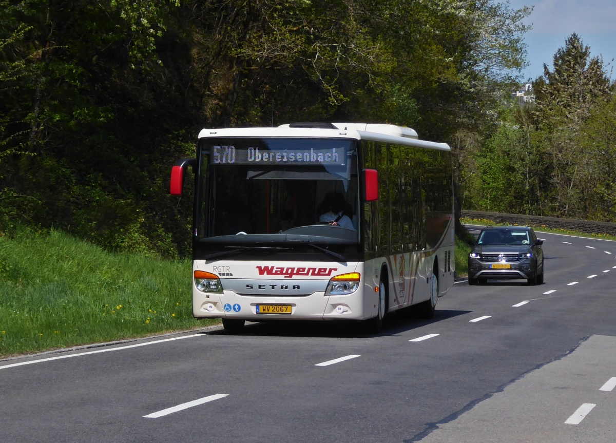 WV 2067, Setra S 416 LE von Voyages Wagener, gesehen zwischen Vianden und Bivels. 04.2022 