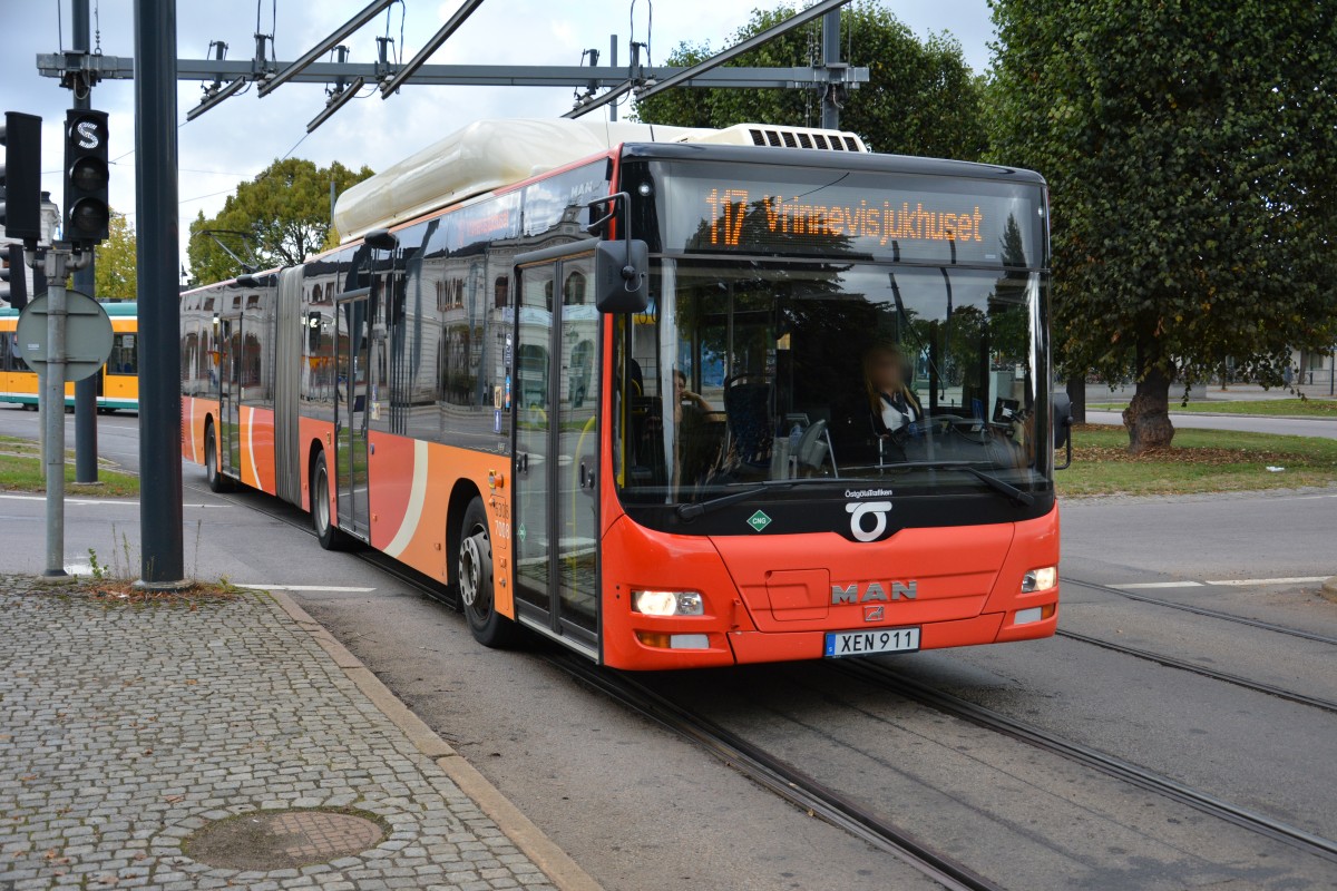 XEN 911 fährt am 09.09.2014 auf der Linie 117. Hier am HBF Norrköping.