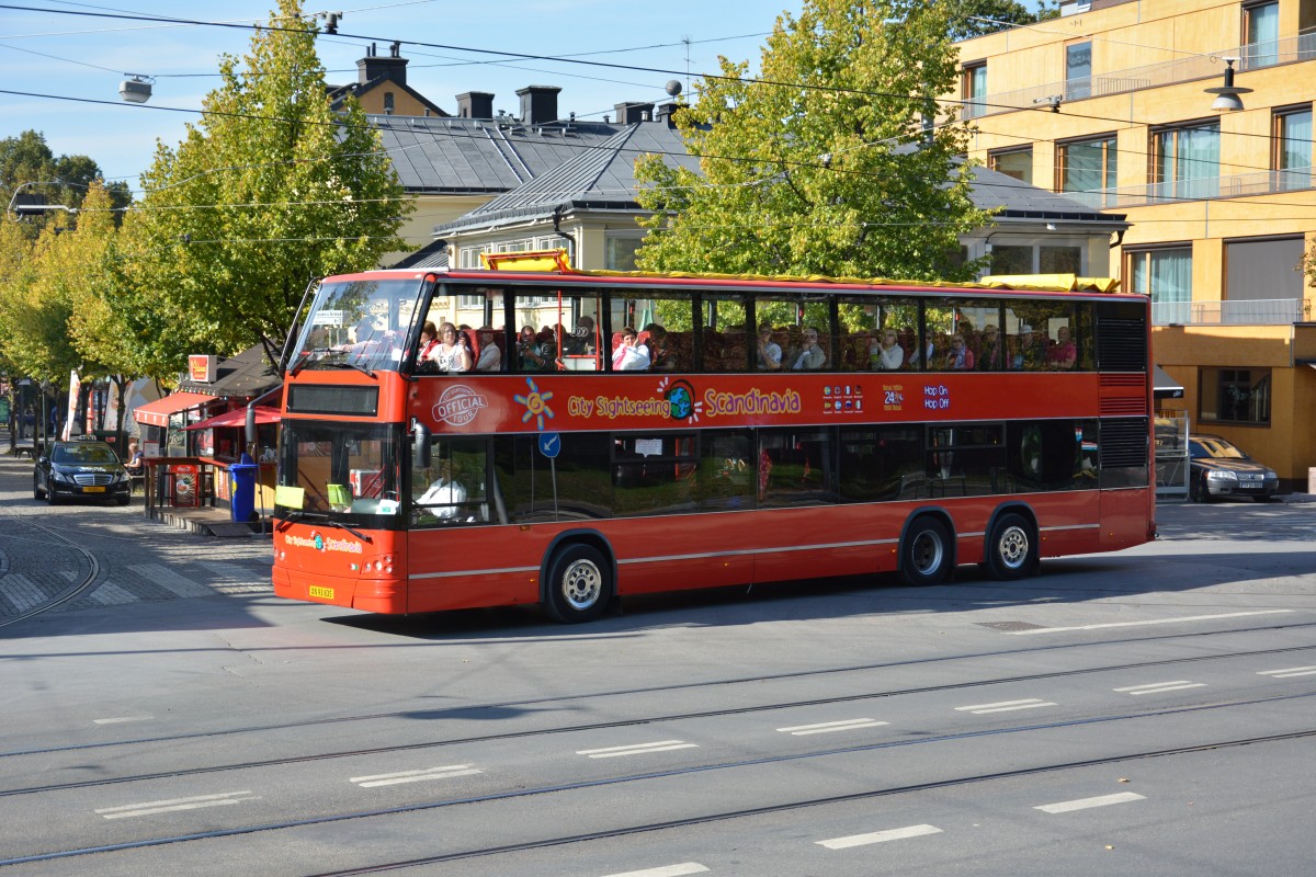 XN 93835 (Volvo) auf Stadtrundfahrt am 18.09.2014 Stockholm Djurgårdsvägen.
