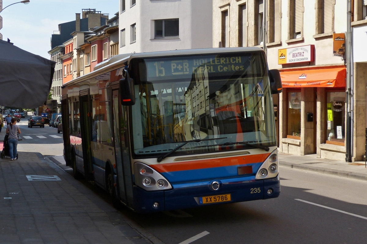 XX 5786, Irisbus Citelis des VDL, in alter Farbgebung, in den Straßen der Stadt Luxemburg gesehen.  17.06.2013