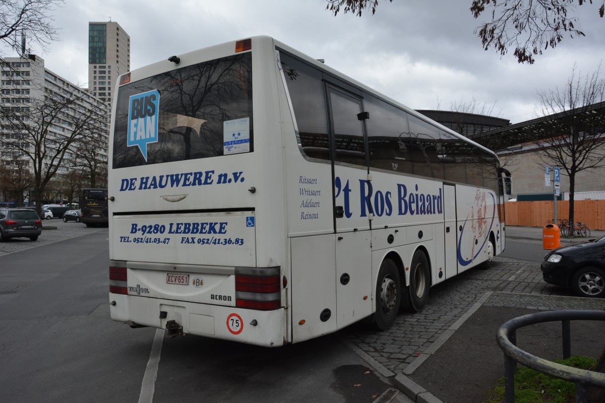 XYV-651 steht am 01.04.2015 auf dem Hardenbergplatz in Berlin. Aufgenommen wurde ein VanHool Acron.
