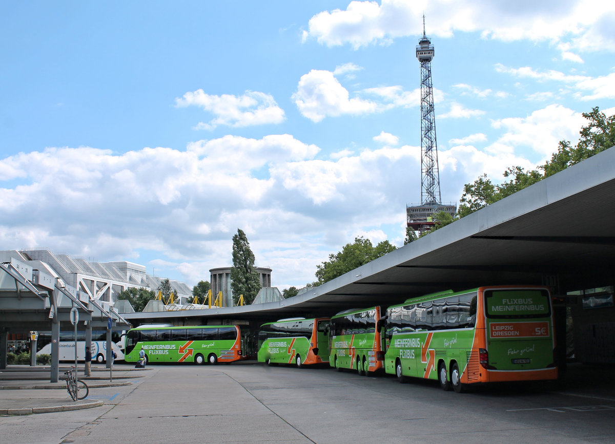Zentraler Omnibusbahnhof Berlin (ZOB) mit Funkturm und Flixbus im July 2015.