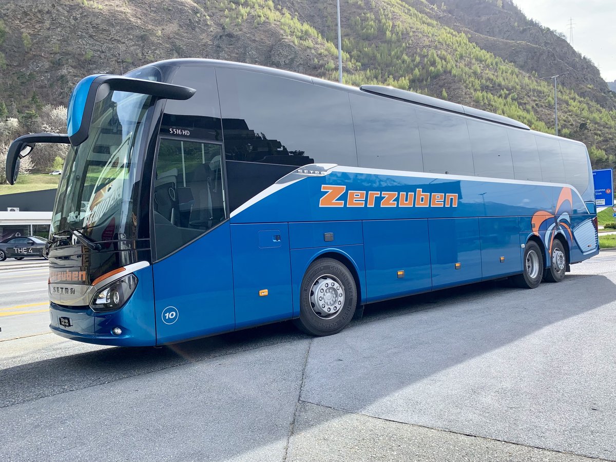 Zerzuben Setra 516 HD 10 am 5.4.21 bei der Garage in Eyholz abgestellt.