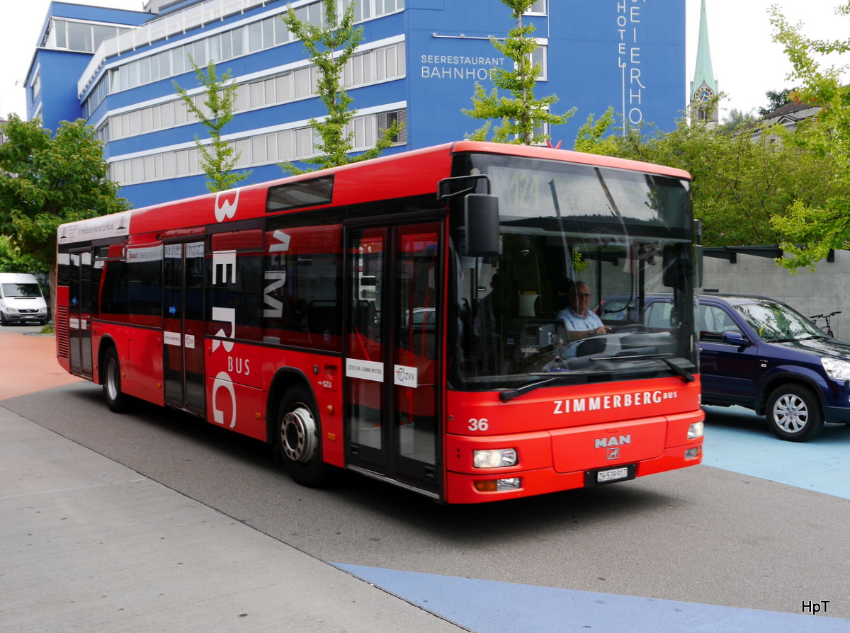Zimmerberg Bus - MAN Nr.36  ZH 539917 unterwegs auf der Linie 121 bei den Haltestellen vor dem Bahnhof in Horgen am 26.07.2015