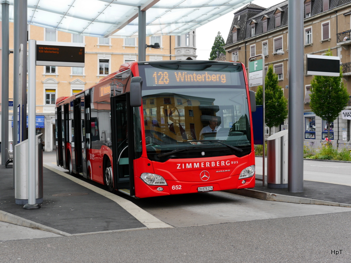 Zimmerberg Bus - Mercedes Citaro  Nr.652  ZH 878274 unterwegs auf der Linie 128 bei den Haltestellen vor dem Bahnhof in Wädenswil am 26.07.2015