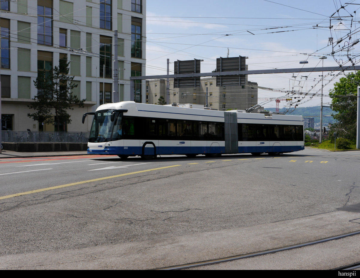 Zürich - Hess Trolleybus Nr.202 unterwegs auf der Line 83 in der Stadt Zürich am 2020.05.06