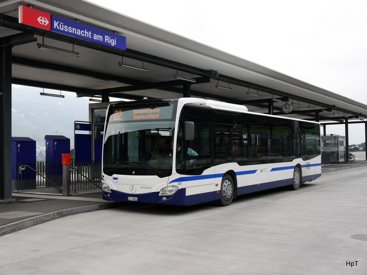 Zugerland - Mercedes Citaro  Nr.247  SZ  13234 unterwegs auf der Linie 22 beim Bahnhof in Küssnacht am 28.02.2016