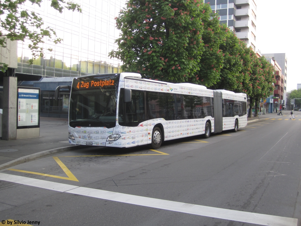 ZVB Nr. 61 ''ZVB'' (Mercedes Citaro C2 O530G) am 5.5.2018 beim Bhf. Zug/Metalli. Das Gebäude hinter dem Bus wurde mit einer Spiegelfassade verkleidet, dass am frühen Morgen durch die Sonne bescheint wird.