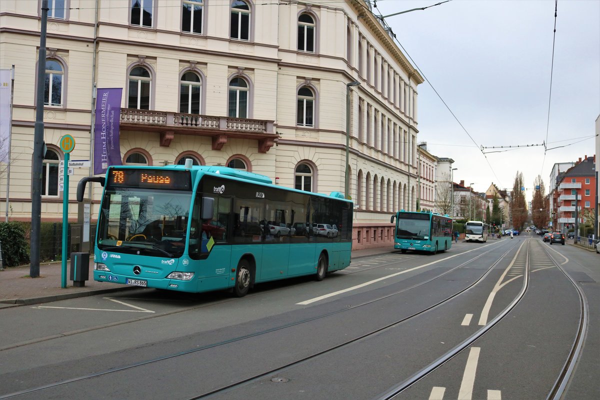 Zwei Autobus Sippel Mercedes Benz Citaro 1 Facelift am 09.03.19 in Frankfurt am Main Südbahnhof