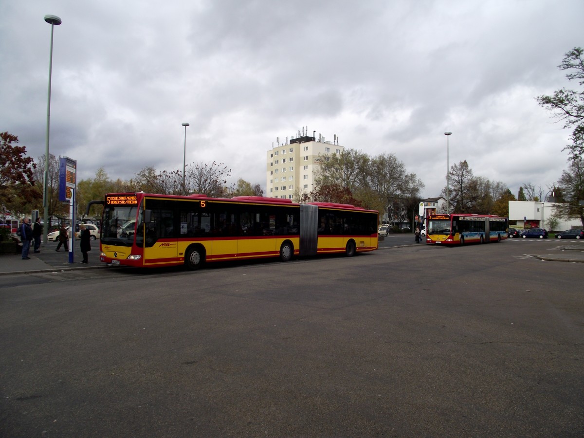 Zwei HSB Mercedes Benz Citaro am 07.11.13 in Hanau 