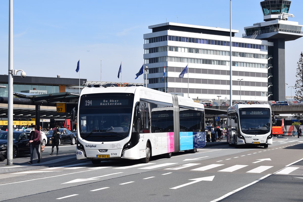 Zwei VDL Elektro Gelenkbusse am 23.05.19 in Amsterdam. Mein Freund Fabian Kulle hat die Fotos dort für mich gemacht 
