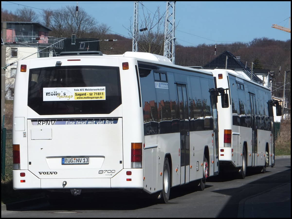 Zwei Volvo 8700 der RPPNV in Sassnitz am 21.04.2013