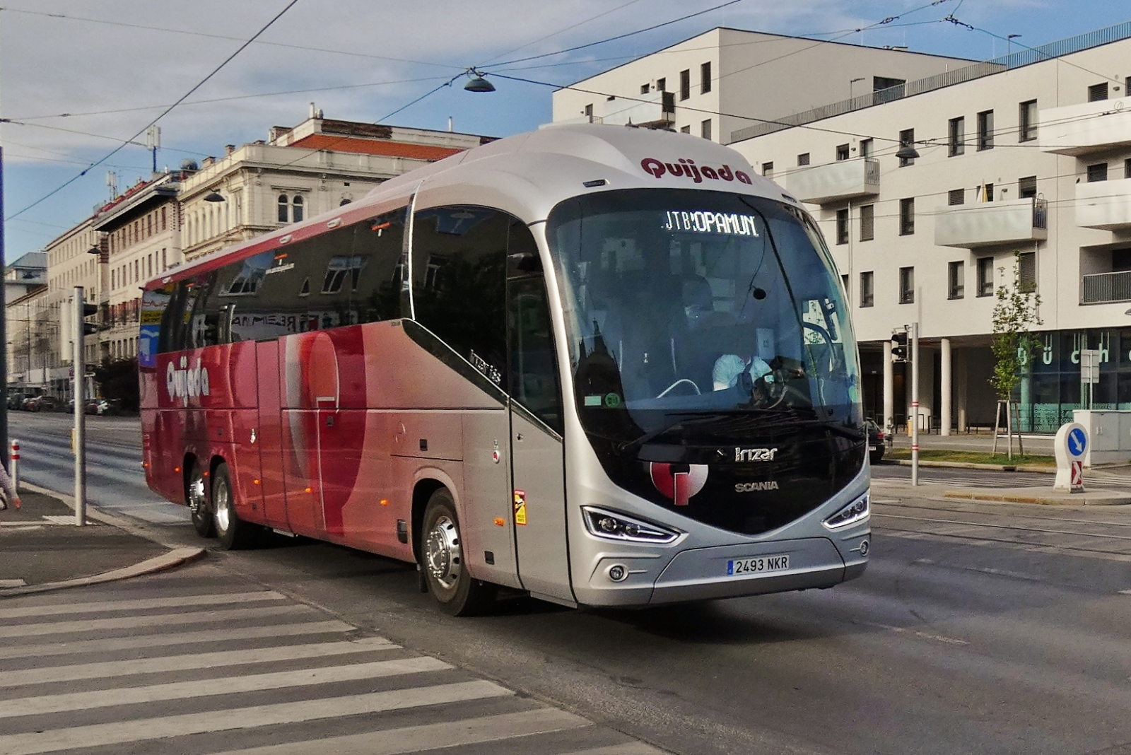 2493 NKR, Scania Irizar, unterwegs in den Stra�en von Wien. 05.2026