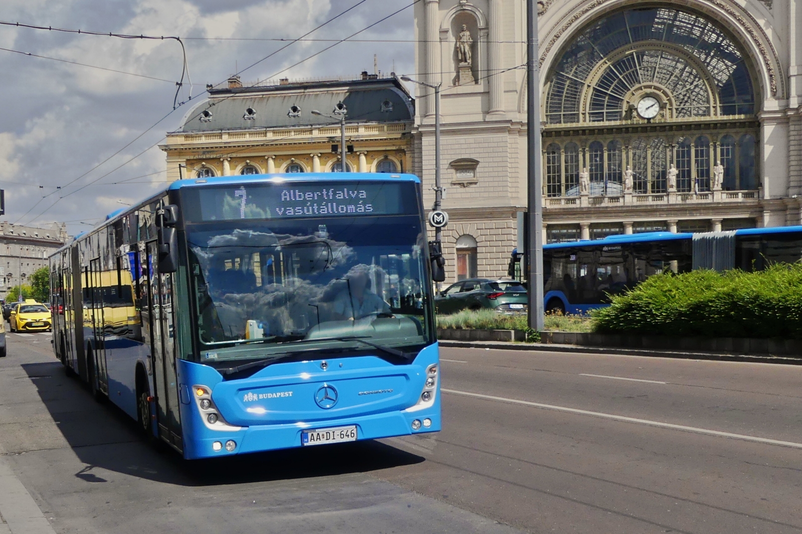 AA DI 646, Mercedes Benz Conecto, fuhr mir nahe dem Bahnhof von Budapest vor die linse. 08.05.2026