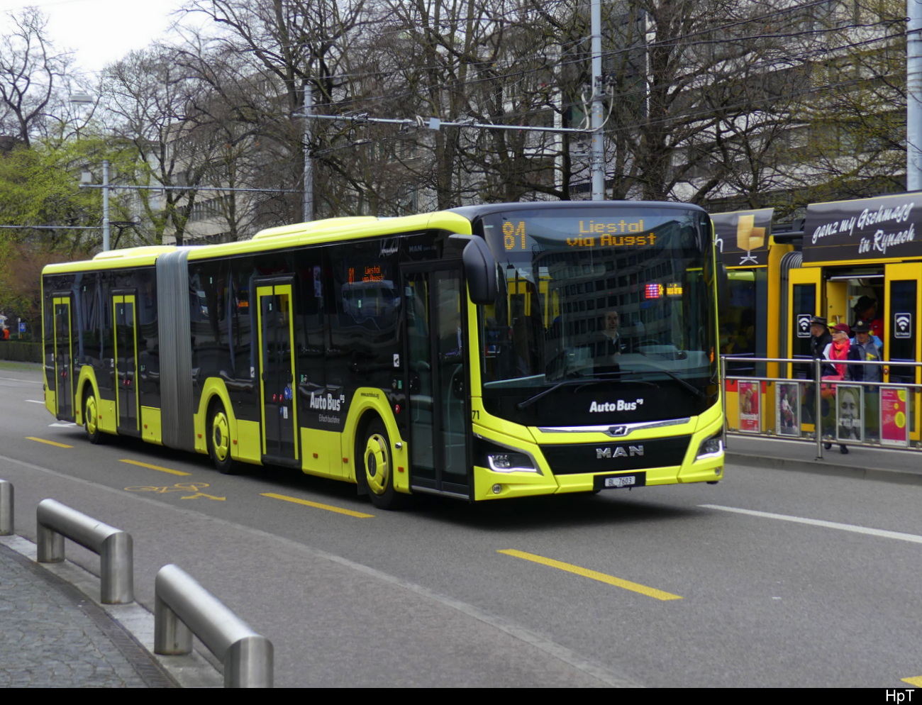 AAGL - MAN Lion`s City Hybrid  Nr.71 unterwegs in der Stadt Basel am 19.03.2023