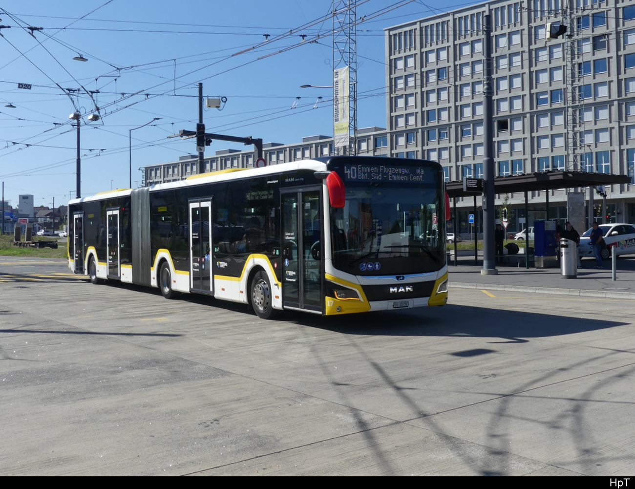 AAGR - MAN Lion`s City Hybrid Nr.17 unterwegs hier in Emmenbrücke Bahnhof Süd am 25.09.2023