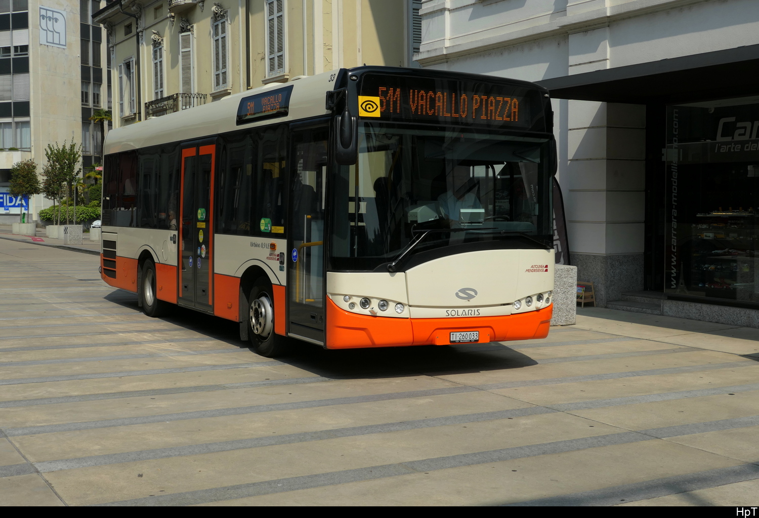 AMSA - Solaris Urbino Nr.33  TI 260033 unterwegs auf der Linie 511 in Chiasso am 18.04.2026