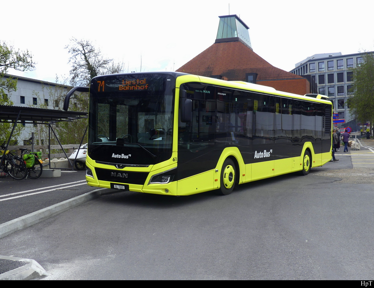 Auto Bus AG Liestal - MAN Lion`s City Hybrid  Nr.61  BL  7693 bei den Provisorischen Haltestellen beim Bhf. Liestal am 08.04.2023