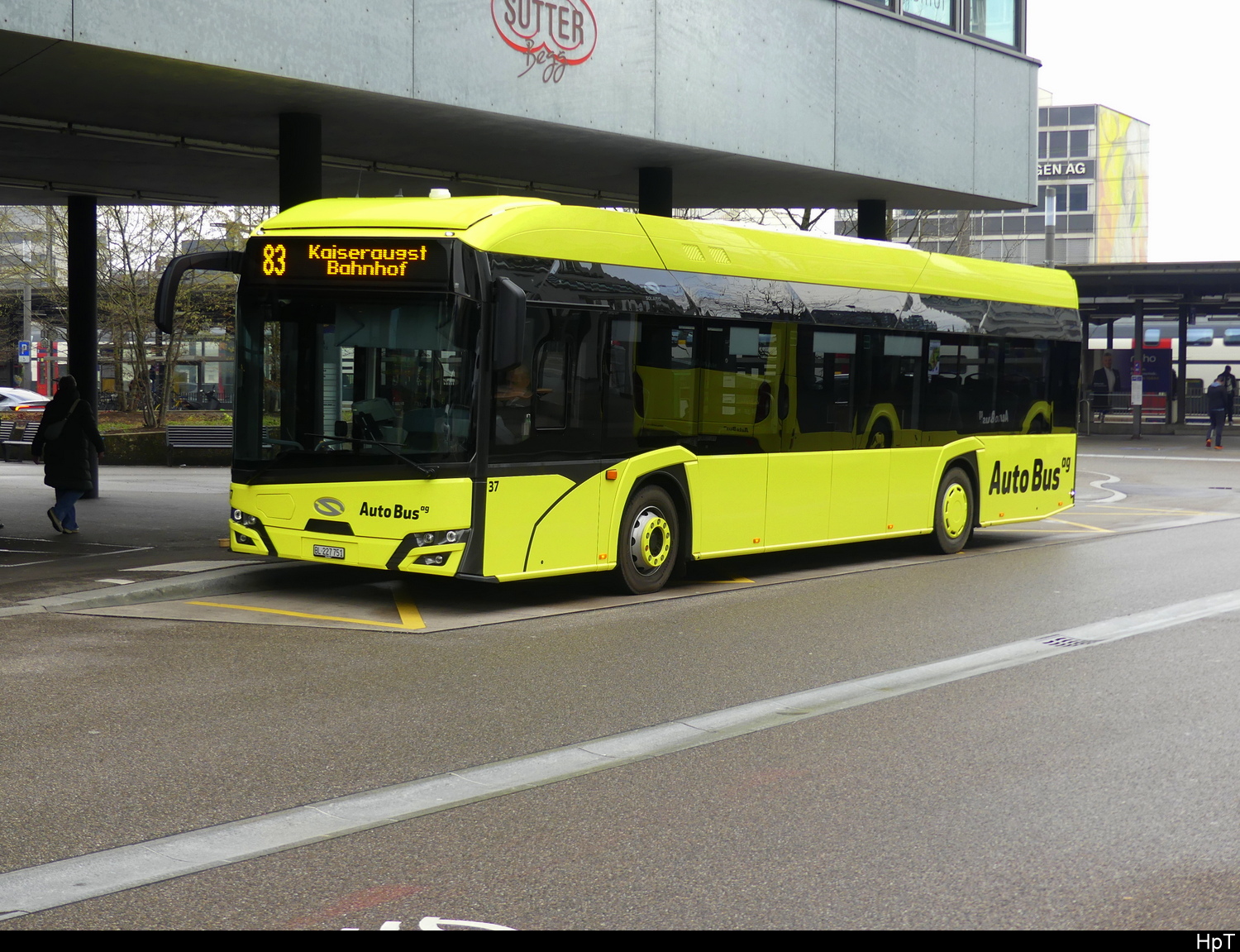 Auto Bus AG - Solaris Urbino 12 electric Nr.37 unterwegs auf der Linie 83 in Pratteln  am 22.03.2026