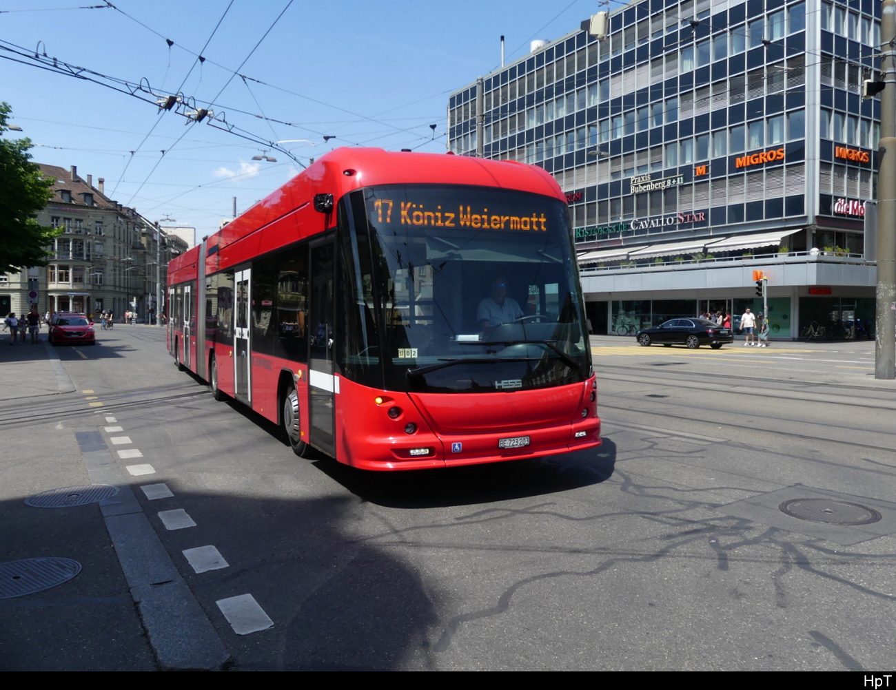Bern Mobil - Hess E-Bus Nr.203 unterwegs in der Stadt Bern am 17.06.2023