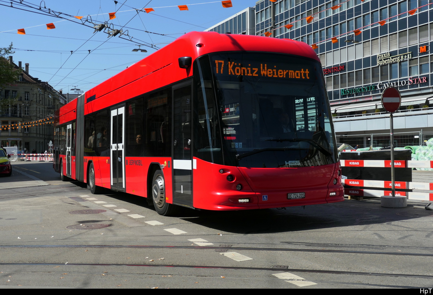 Bern Mobil - Hess E-Bus  Nr.205  BE  724205 unterwegs auf der Linie 17 in der Stadt Bern am 11.04.2026