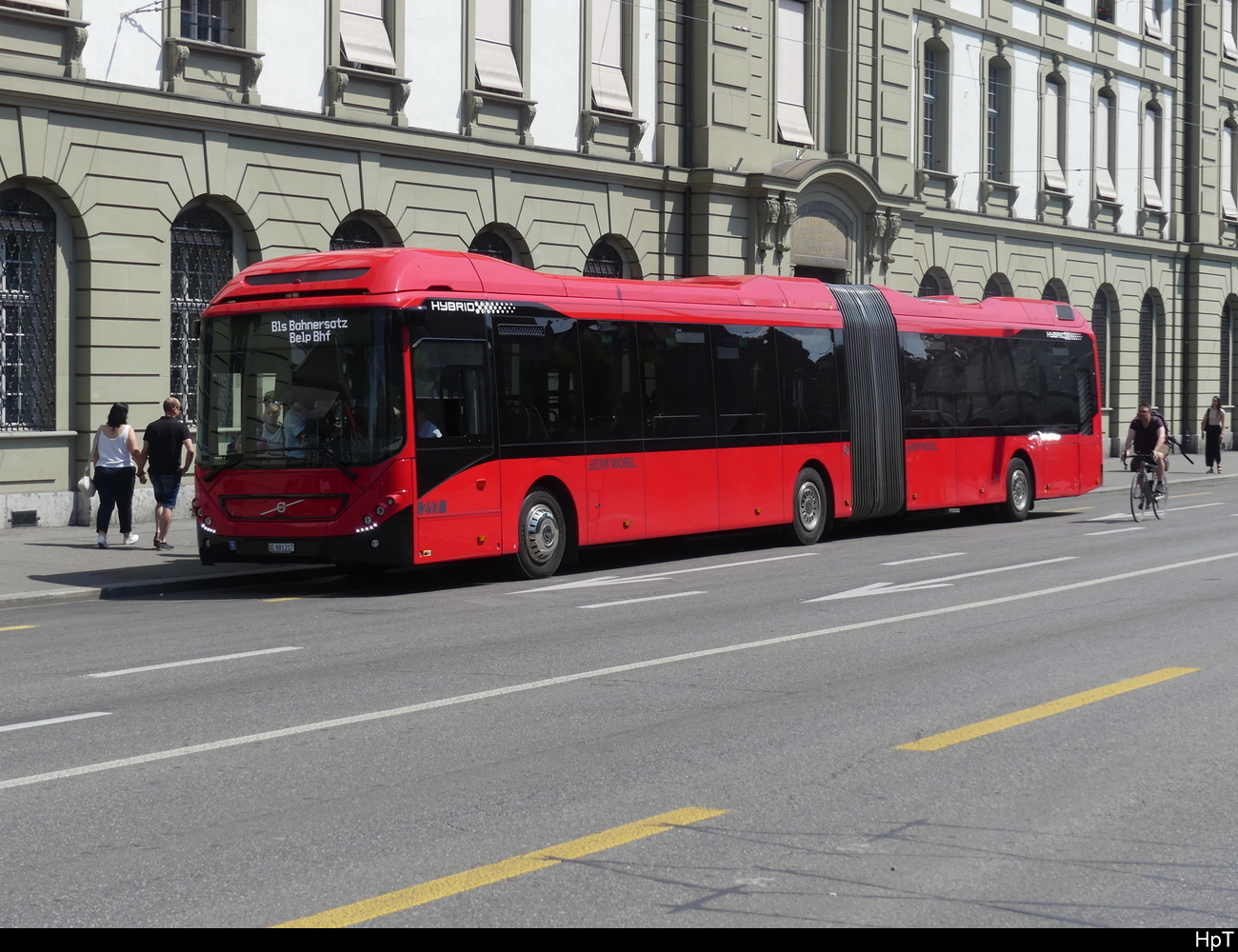 Bern Mobil - Volvo 7900 Hybrid  Nr.217 unterwegs in der Stadt Bern am 2023.06.17