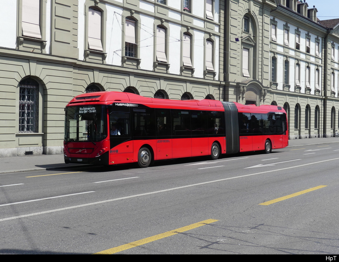 Bern Mobil - Volvo 7900 Hybrid  Nr.222 unterwegs in der Stadt Bern am 2023.06.17